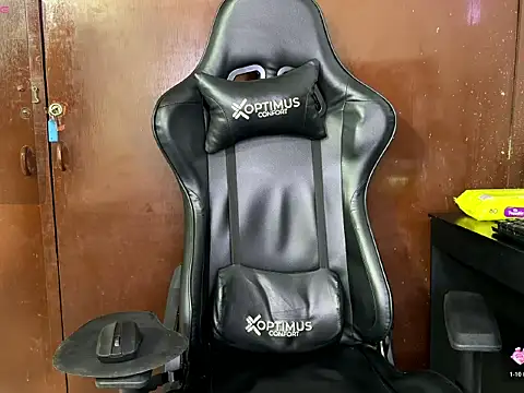 Snapshot of BigTitsGirl04 chatting on 02/03/26, 11:54 BigTitsGirl04 online show from 02/03/26, 11:54