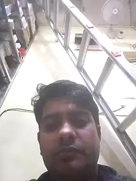 vermaankit0 online show from 10/31/25, 11:11