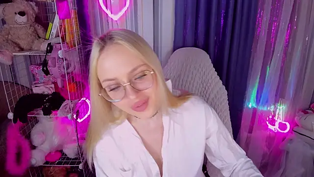 CeaneLino online show from 04/21/26, 03:50