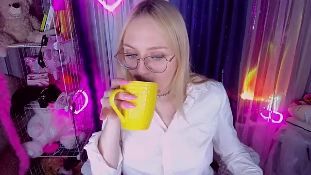 CeaneLino online show from 04/22/26, 05:36