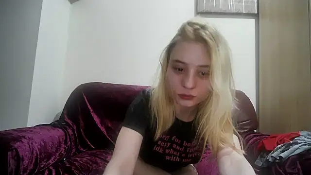 Snapshot of cinnamon-xx chatting on 05/14/26, 01:34 cinnamon-xx online show from 05/14/26, 01:34
