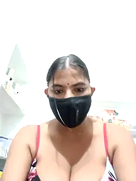 Hot radhaji online show from 11/17/25, 04:35