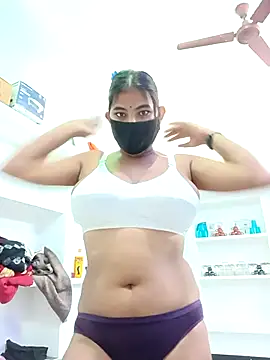 Hot radhaji online show from 12/15/25, 05:17