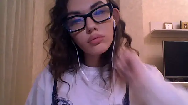 CeyaLier online show from 11/18/25, 05:06