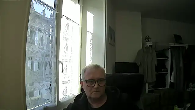 Snapshot of macdut67 chatting on 10/07/25, 04:04 macdut67 online show from 10/07/25, 04:04