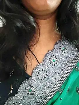 Snapshot of Janu-hasena chatting on 10/21/25, 05:46 Janu-hasena online show from 10/21/25, 05:46