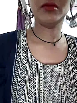 Snapshot of Janu-hasena chatting on 11/18/25, 01:44 Janu-hasena online show from 11/18/25, 01:44