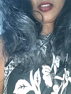 Snapshot of Janu-hasena chatting on 11/24/25, 06:13 Janu-hasena online show from 11/24/25, 06:13