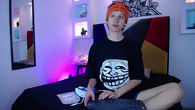 Emo Boy  online show from 01/12/26, 08:36