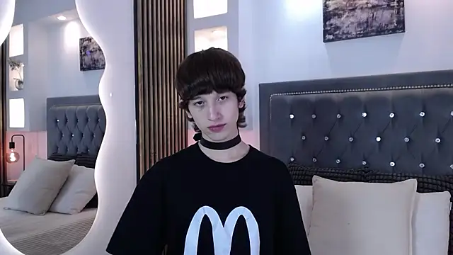 Emo Boy  online show from 04/19/26, 08:33