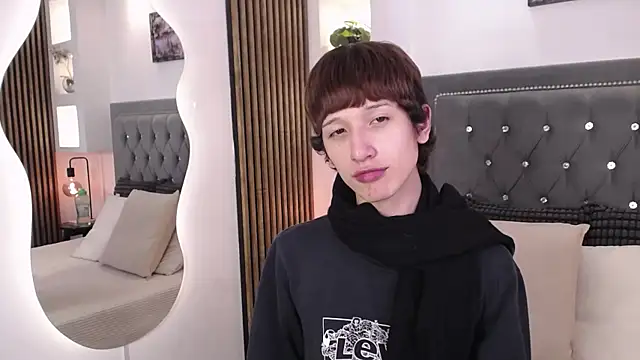 Snapshot of Emo_Boy_ chatting on 05/12/26, 08:28 Emo Boy online show from 05/12/26, 08:28