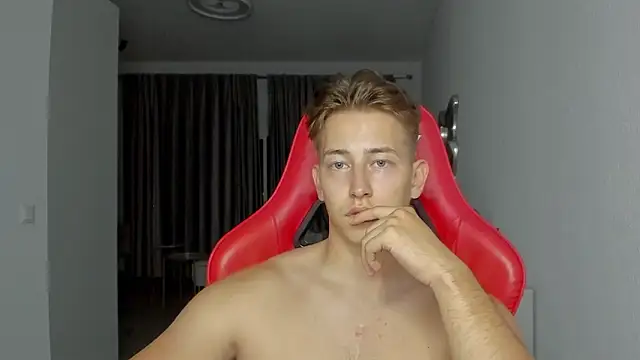 Snapshot of find0m_master chatting on 10/20/25, 11:38 find0m master online show from 10/20/25, 11:38