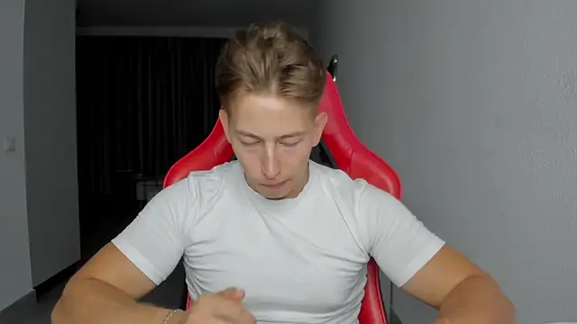 Snapshot of find0m_master chatting on 10/22/25, 08:30 find0m master online show from 10/22/25, 08:30