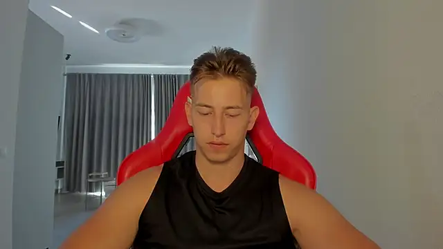 Snapshot of find0m_master chatting on 10/29/25, 04:20 find0m master online show from 10/29/25, 04:20