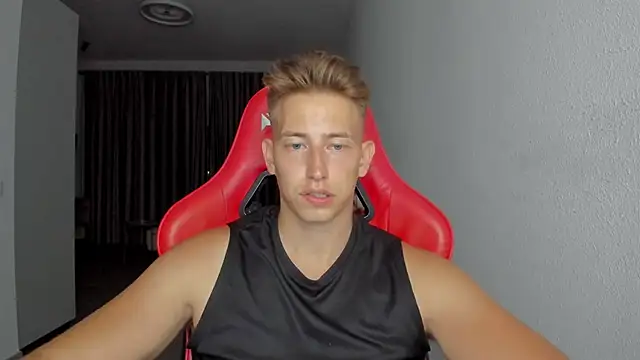 Snapshot of find0m_master chatting on 11/02/25, 06:43 find0m master online show from 11/02/25, 06:43