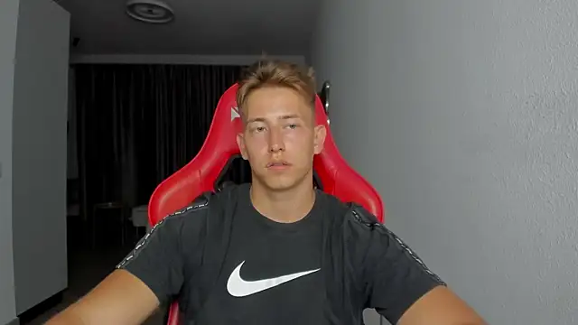 Snapshot of find0m_master chatting on 11/03/25, 08:43 find0m master online show from 11/03/25, 08:43