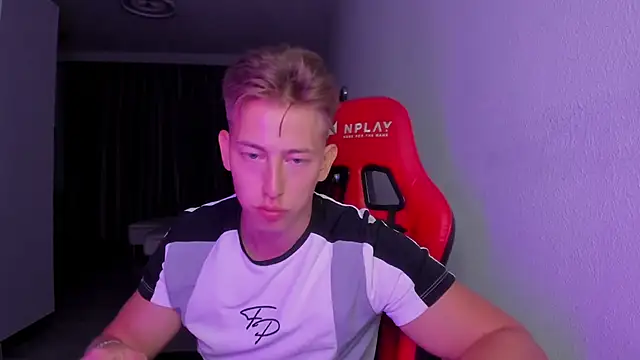 Snapshot of find0m_master chatting on 11/07/25, 08:42 find0m master online show from 11/07/25, 08:42