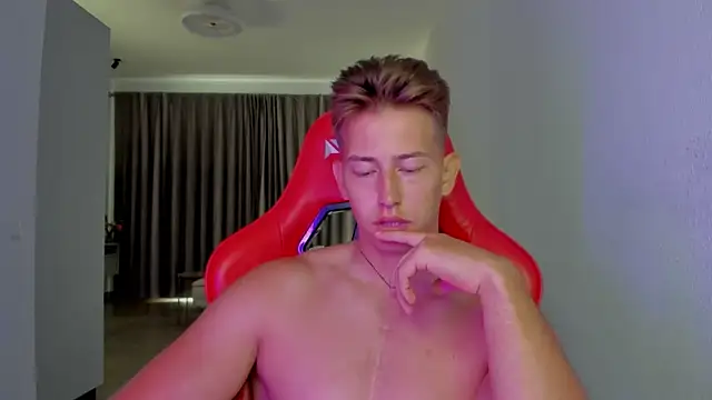 Snapshot of find0m_master chatting on 11/11/25, 12:38 find0m master online show from 11/11/25, 12:38