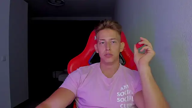 Snapshot of find0m_master chatting on 11/14/25, 12:20 find0m master online show from 11/14/25, 12:20