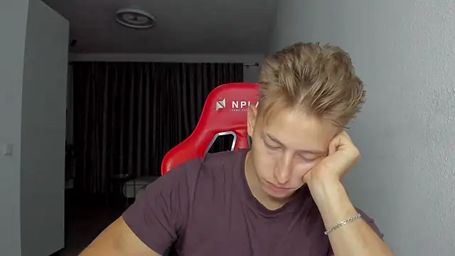 Snapshot of find0m_master chatting on 11/24/25, 11:37 find0m master online show from 11/24/25, 11:37