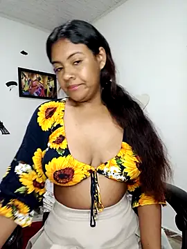 vannesitha25 online show from 11/05/25, 01:22