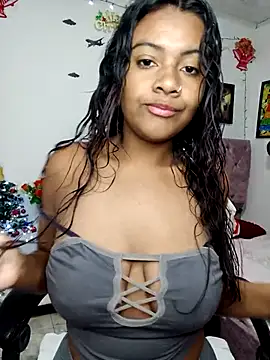 Snapshot of vannesitha25 chatting on 12/22/25, 03:42 vannesitha25 online show from 12/22/25, 03:42