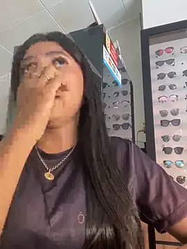 Snapshot of oralin chatting on 10/23/25, 12:37 oralin online show from 10/23/25, 12:37