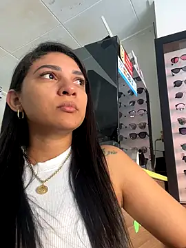 Snapshot of oralin chatting on 10/25/25, 11:51 oralin online show from 10/25/25, 11:51