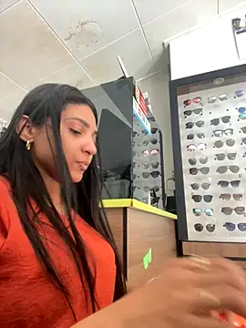 Snapshot of oralin chatting on 10/31/25, 06:09 oralin online show from 10/31/25, 06:09