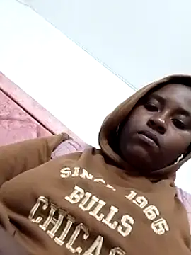 Snapshot of NaomiGrace_ chatting on 11/06/25, 10:49 NaomiGrace online show from 11/06/25, 10:49