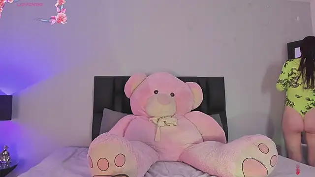 Snapshot of SaradaParker chatting on 02/19/26, 02:35 SaradaParker online show from 02/19/26, 02:35