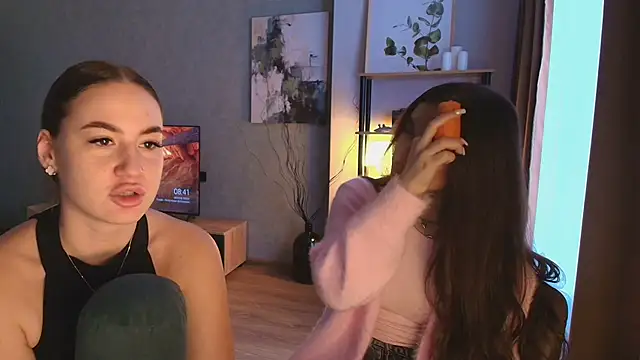 MayaGlow online show from 11/27/25, 05:42