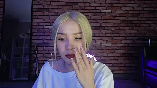 saya li1 online show from 11/20/25, 10:31