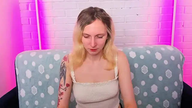 LikiLips online show from 12/19/25, 01:01