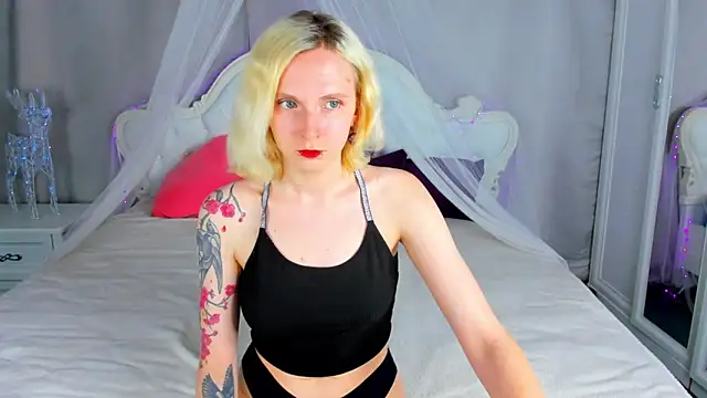 LikiLips online show from 04/10/26, 07:57