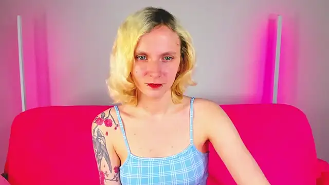 LikiLips online show from 05/25/26, 01:11