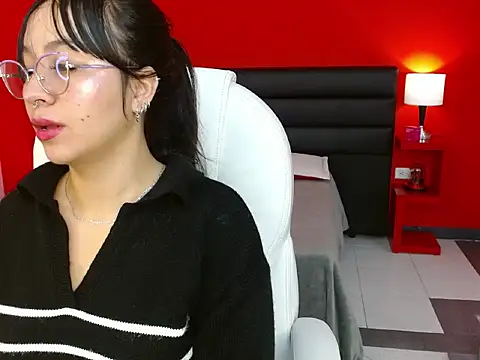 Rosee20  online show from 10/26/25, 04:07