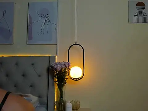 Chloe Celeste online show from 11/21/25, 03:38