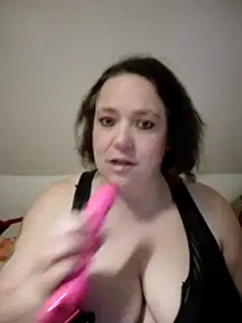 Snapshot of Michelle_Livia chatting on 10/24/25, 04:03 Michelle Livia online show from 10/24/25, 04:03