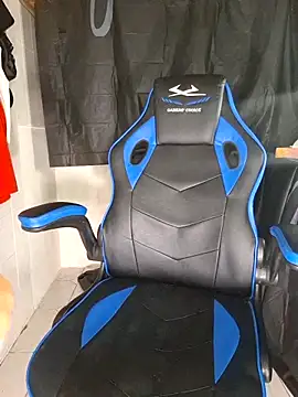 Snapshot of GeilesLuder36 chatting on 11/25/25, 07:58 GeilesLuder36 online show from 11/25/25, 07:58