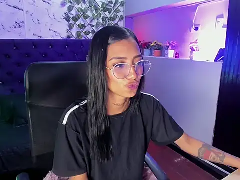 KarlaSlutSkinny   online show from 04/16/26, 09:39