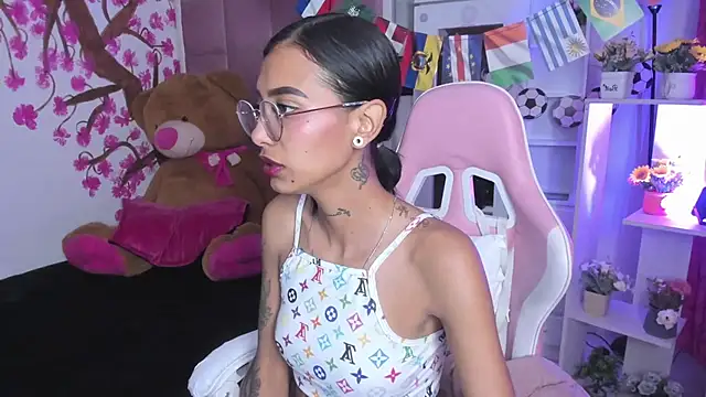 Snapshot of KarlaSlutSkinny__ chatting on 06/18/26, 08:46 KarlaSlutSkinny online show from 06/18/26, 08:46