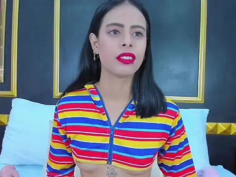 laura maite  online show from 11/17/25, 12:00