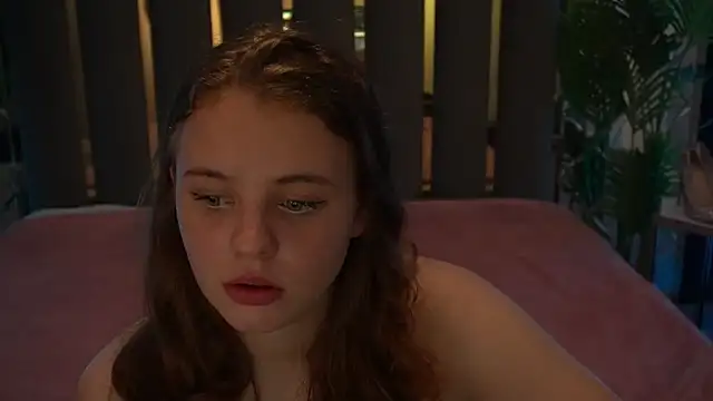 SnowWhiti online show from 10/18/25, 01:34