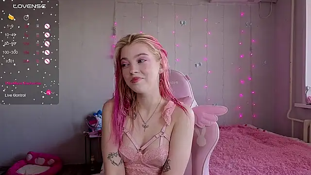 myprettylola online show from 05/07/26, 12:10