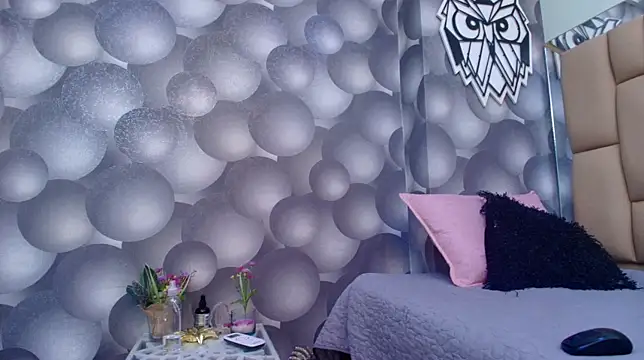 hannah teehn online show from 10/15/25, 07:14