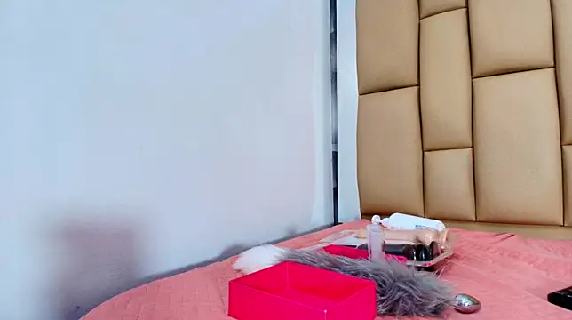 hannah teehn online show from 12/04/25, 07:11