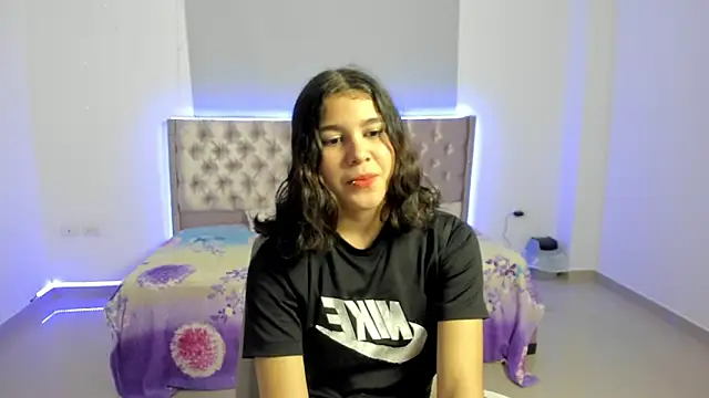 Snapshot of beiby_glow chatting on 10/09/25, 01:53 beiby glow online show from 10/09/25, 01:53