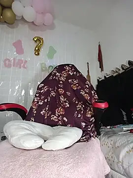 Lucy colee online show from 04/23/26, 06:10