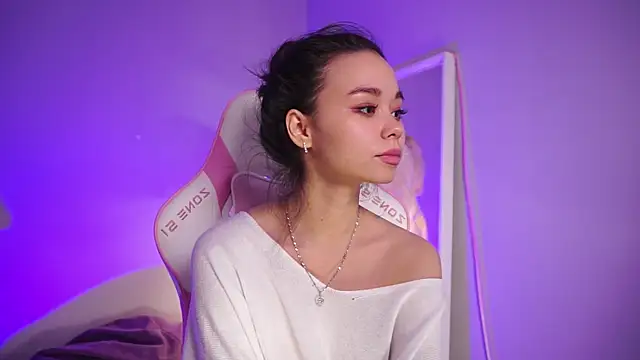 i am eva online show from 10/10/25, 07:18